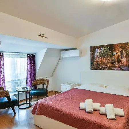 Апартаменты Bright And Cozy 2br Close To Sea Garden And Parkmart Варна
