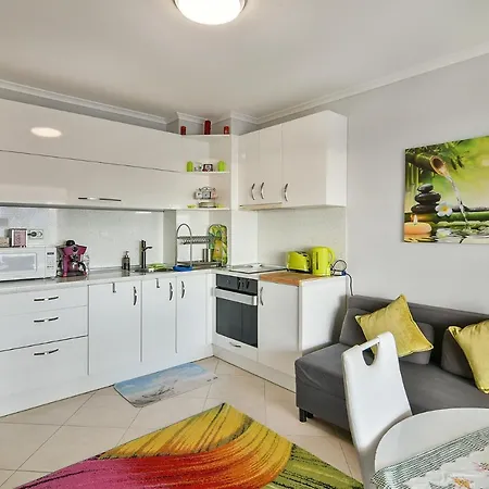 Bright And Cozy 2br Close To Sea Garden And Parkmart Апартаменты Варна